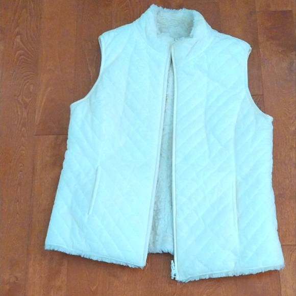 Beautiful faux fur Reversible vest - Picture 1 of 12